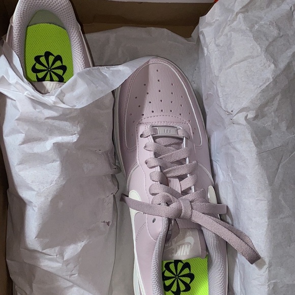 Woman’s Air Force 1 (NEVER WORN) - Picture 4 of 6